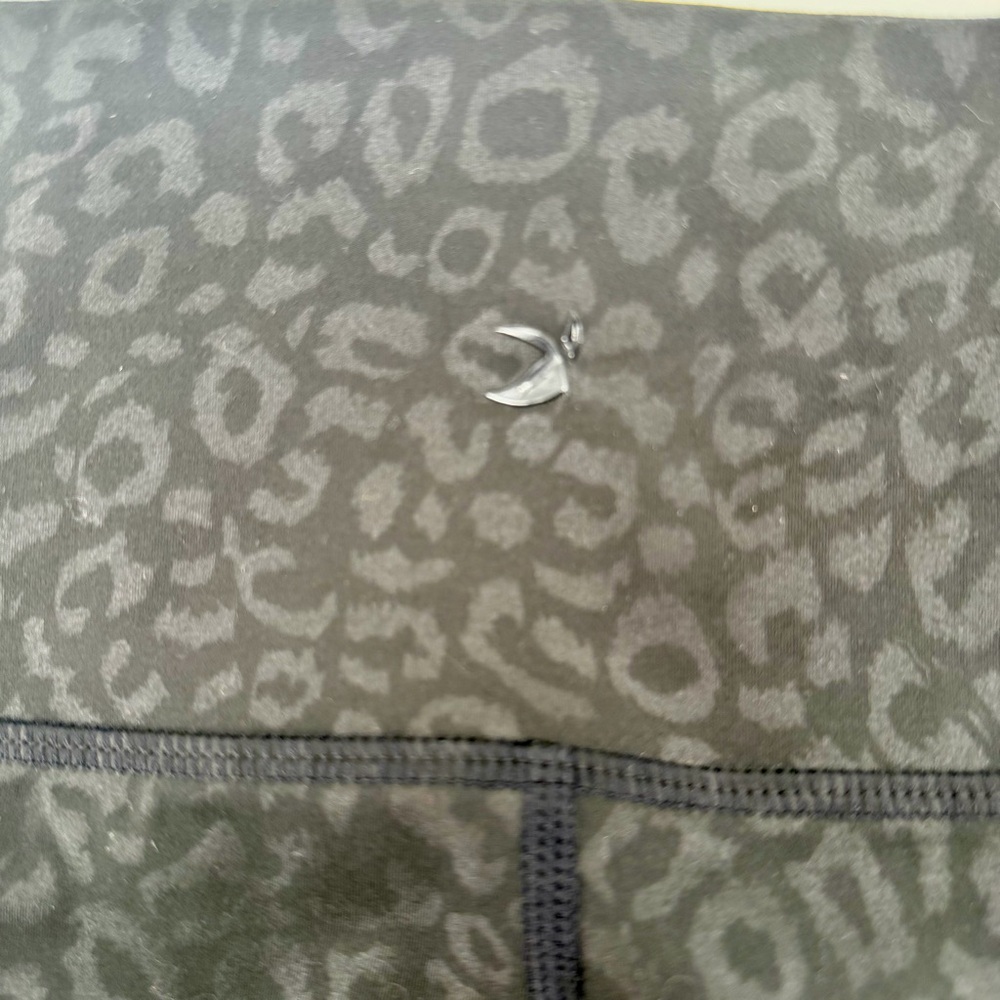 Glyder Black Leopard Embossed Leggings NWT Plus Size 2X High Rise Pockets - Picture 4 of 11